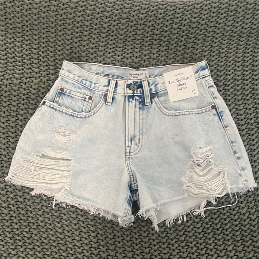 Abercrombie & Fitch “curve Love the boyfriend short Mid Rise”